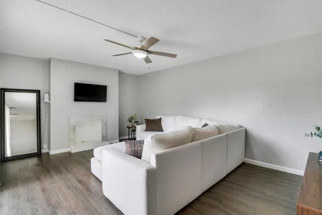 $297,000 | 187 Woodland Road, Palm Springs, FL 33461