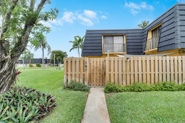 $297,000 | 187 Woodland Road, Palm Springs, FL 33461