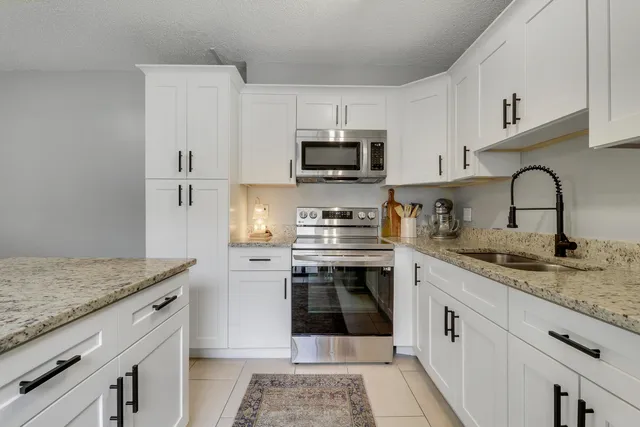 $297,000 | 187 Woodland Road, Palm Springs, FL 33461