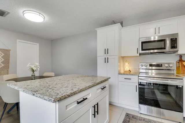 $297,000 | 187 Woodland Road, Palm Springs, FL 33461