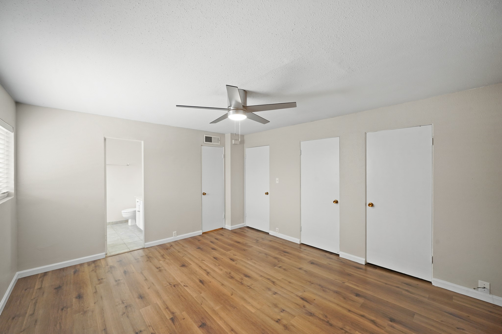 2201 Fountain View Drive, Unit 60F Houston, TX 77057 - Photo 13 of 18 a view of empty room with wooden floor
