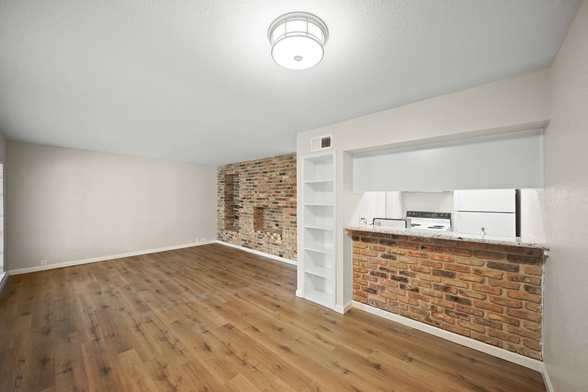 2201 Fountain View Drive, Unit 60F Houston, TX 77057 - Photo 6 of 18 a view of kitchen with wooden floor