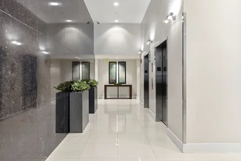 $1,195,000 | 80 Broad Street, Unit 602, Boston, MA 02110