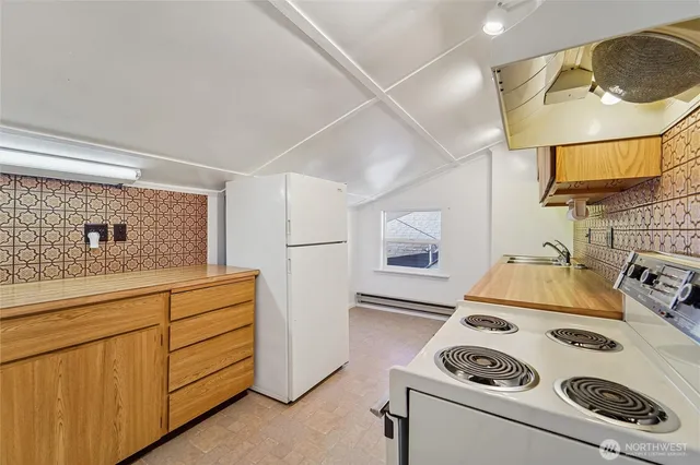 $2,500 | 1220 North 44th Street, Seattle, WA 98103