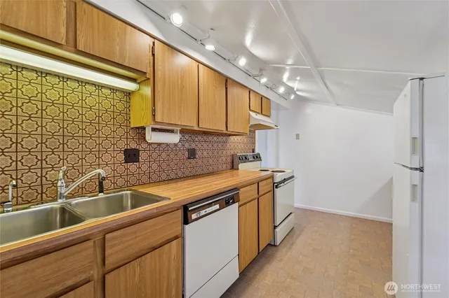 $2,500 | 1220 North 44th Street, Seattle, WA 98103