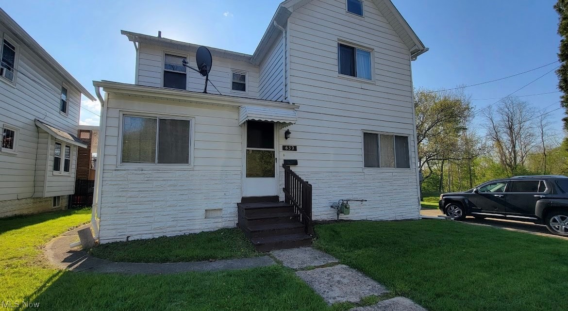 632 Cuyahoga Street Akron, OH 44310 - Photo 1 of 1 View of front of home featuring a front yard