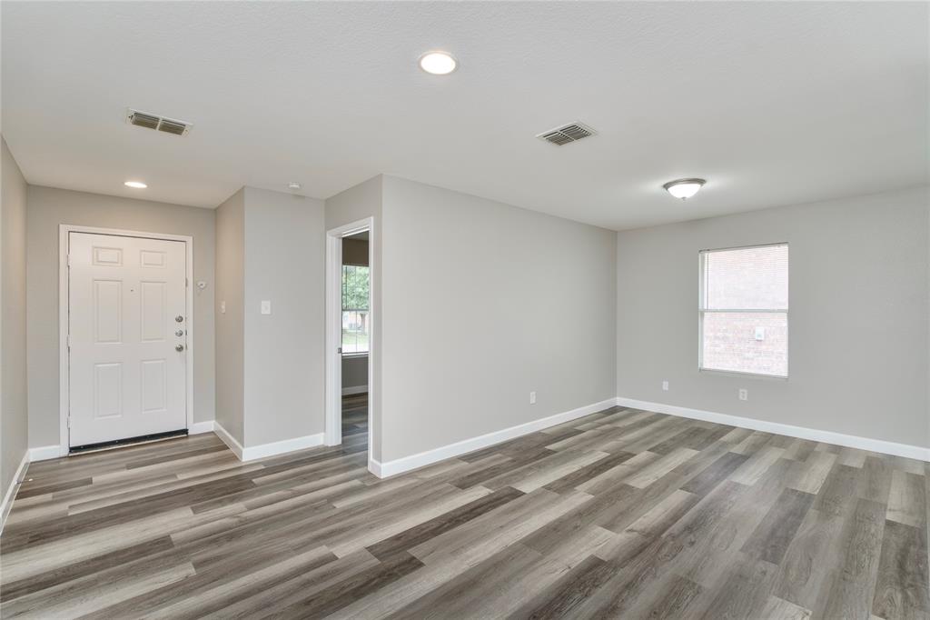 829 Santa Rosa Drive Fort Worth, TX 76052 - Photo 4 of 23