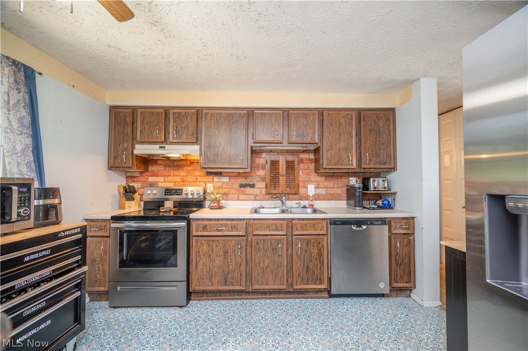 7764 Micawber Road Northeast Warren, OH 44484 - Photo 11 of 37