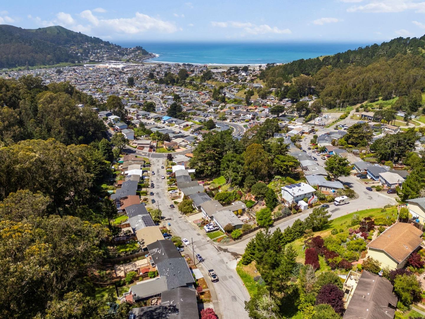 1085 Barcelona Drive Pacifica, CA 94044 - Photo 51 of 55 an aerial view of residential houses with outdoor space