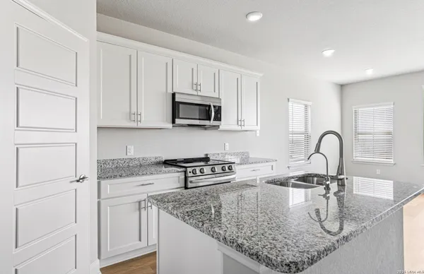 $1,700 | 7146 Magnolia Creek, Unit 101, San Antonio, TX 78252