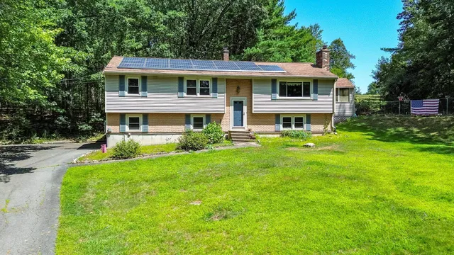 $542,500 | 32 Island Pond Road, Atkinson, NH 03811