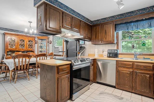 $542,500 | 32 Island Pond Road, Atkinson, NH 03811