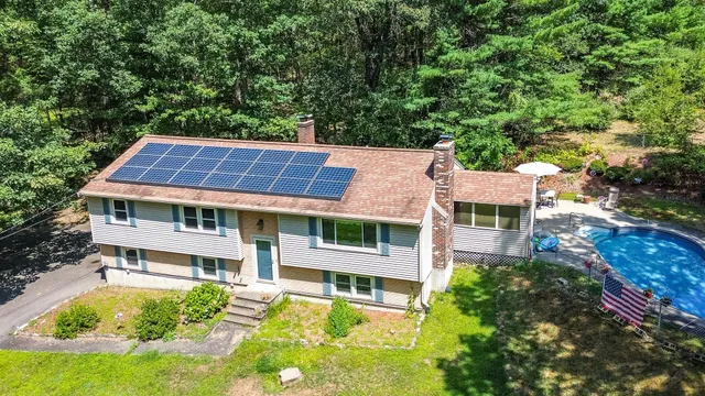 $542,500 | 32 Island Pond Road, Atkinson, NH 03811