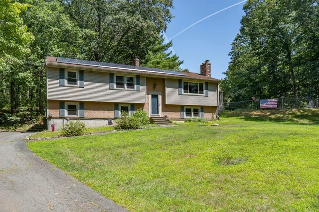 $542,500 | 32 Island Pond Road, Atkinson, NH 03811