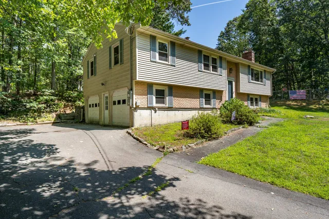 $542,500 | 32 Island Pond Road, Atkinson, NH 03811