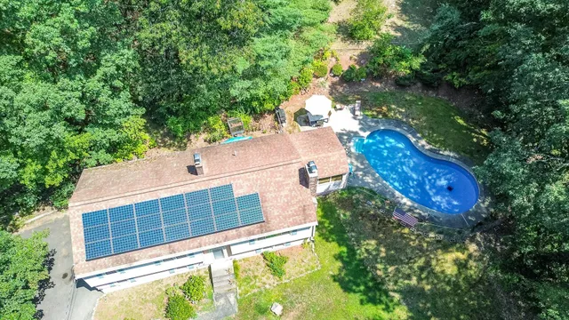 $542,500 | 32 Island Pond Road, Atkinson, NH 03811