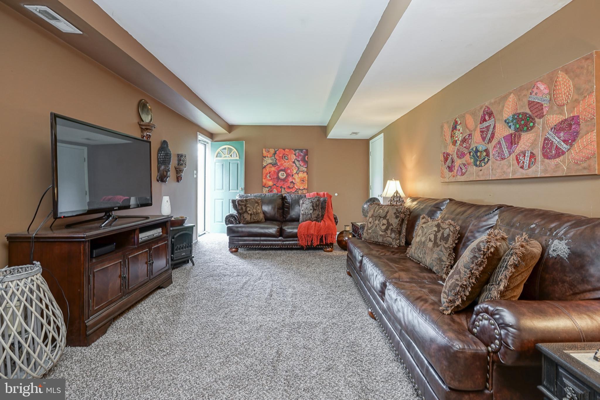 8 Hartford Road Laurel Springs, NJ 08021 - Photo 4 of 31