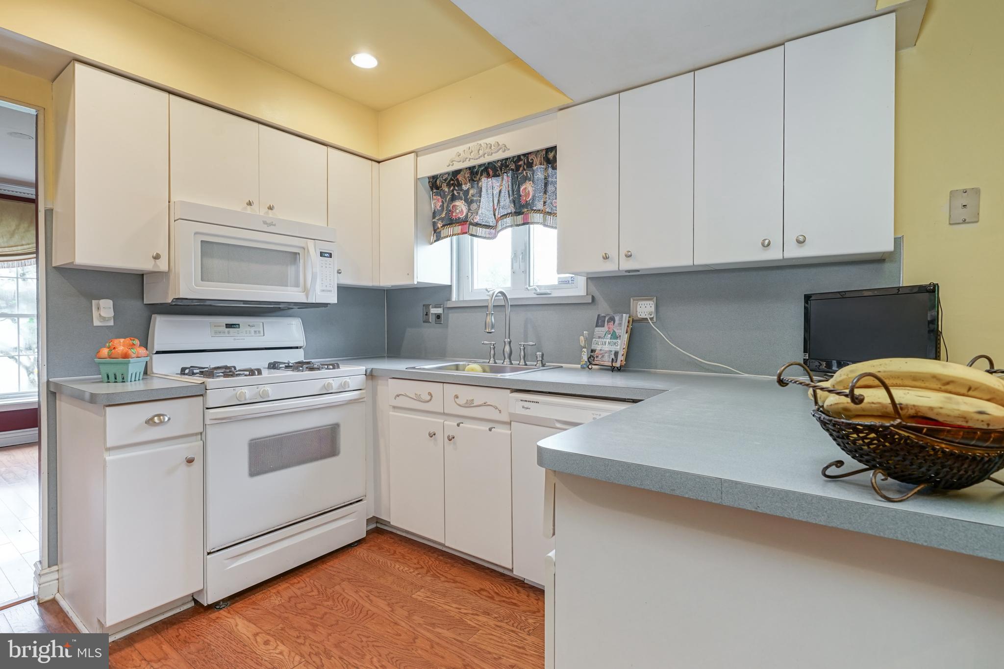 8 Hartford Road Laurel Springs, NJ 08021 - Photo 7 of 31