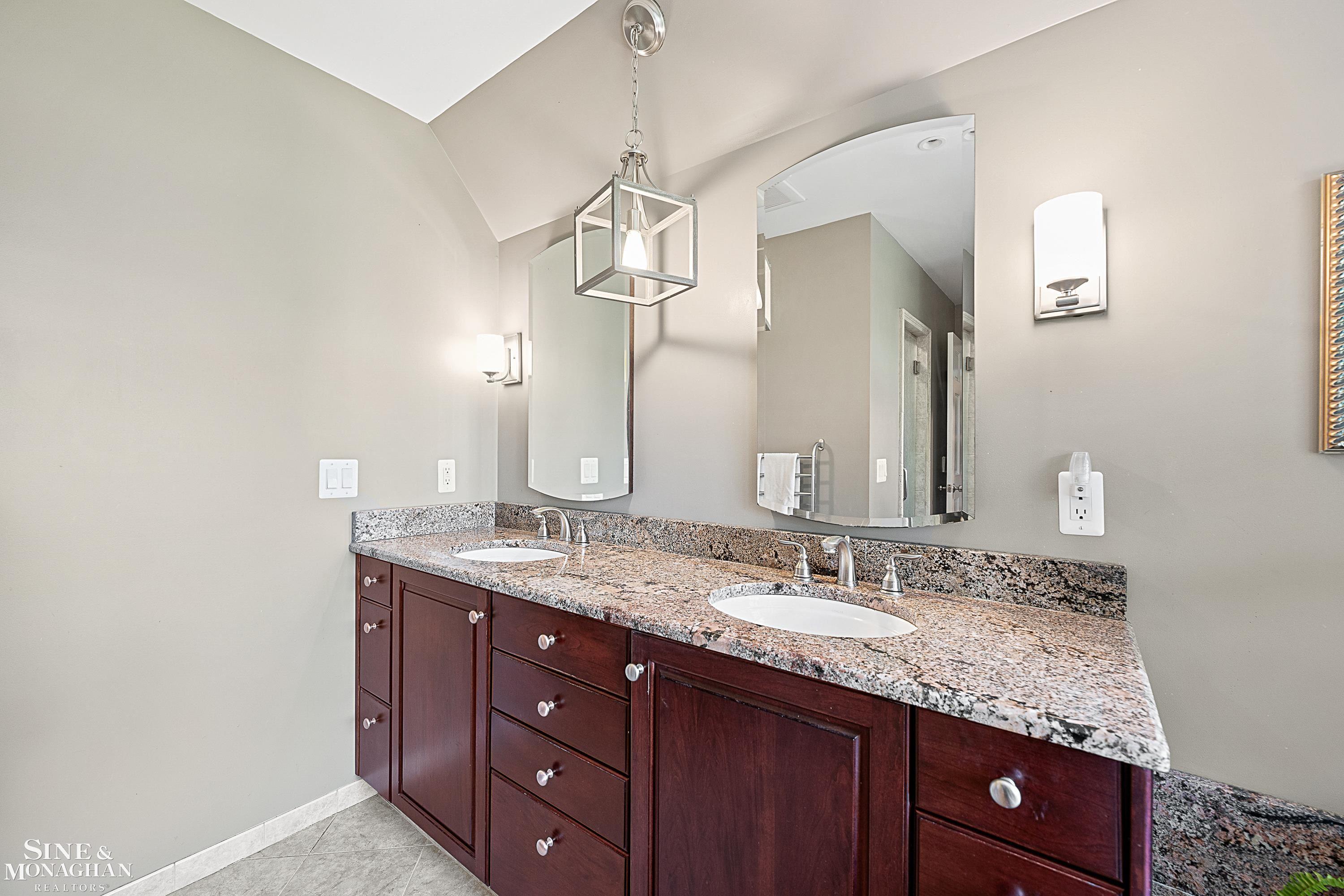 100 Roslyn Road Grosse Pointe, MI 48236 - Photo 29 of 55 50146078-dd5984d2-6b62-43d3-a996-8aeb4d8228bf.JPG