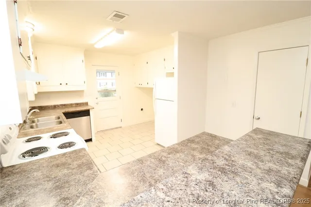 $1,695 | 1426 Trinity Circle, Raleigh, NC 27607