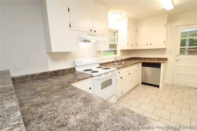 $1,695 | 1426 Trinity Circle, Raleigh, NC 27607