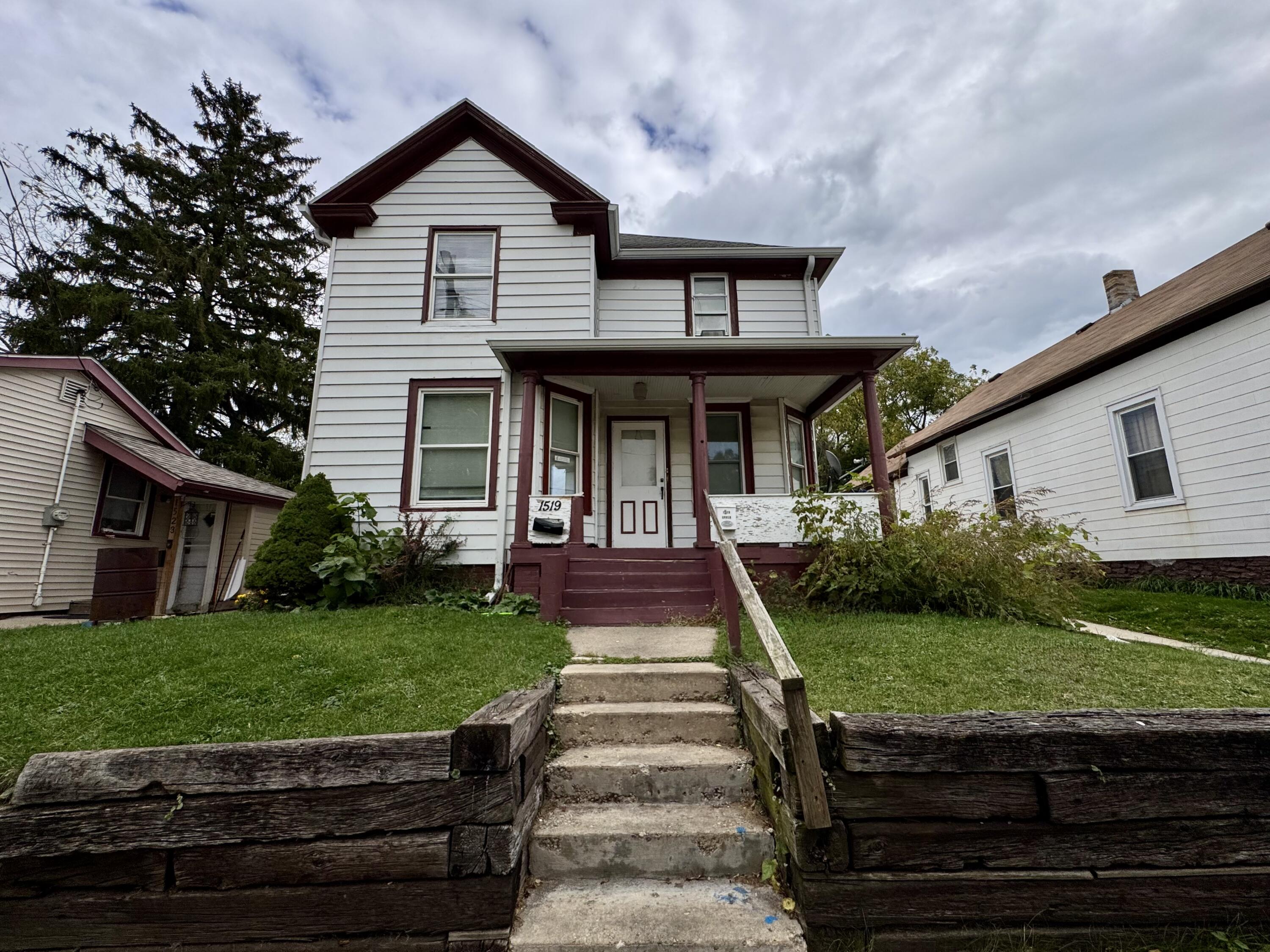 1519 Superior Street, Unit LOWR Racine, WI 53402 - Photo 1 of 12 Front House