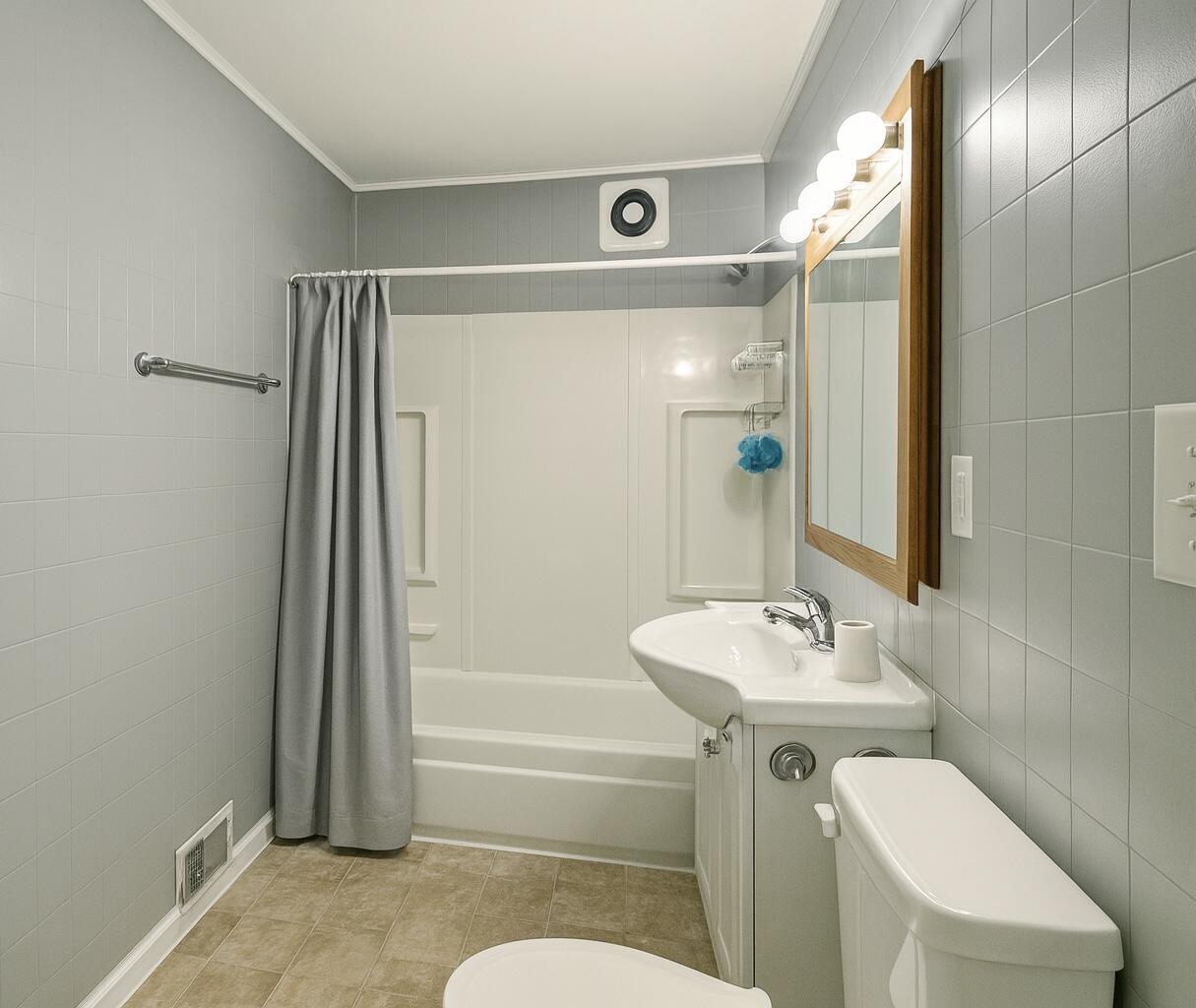 1519 Superior Street, Unit LOWR Racine, WI 53402 - Photo 4 of 12 Bathroom