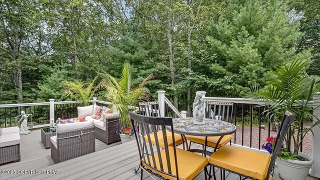 $780,000 | 389 Joanne Court, Bartonsville, PA 18321