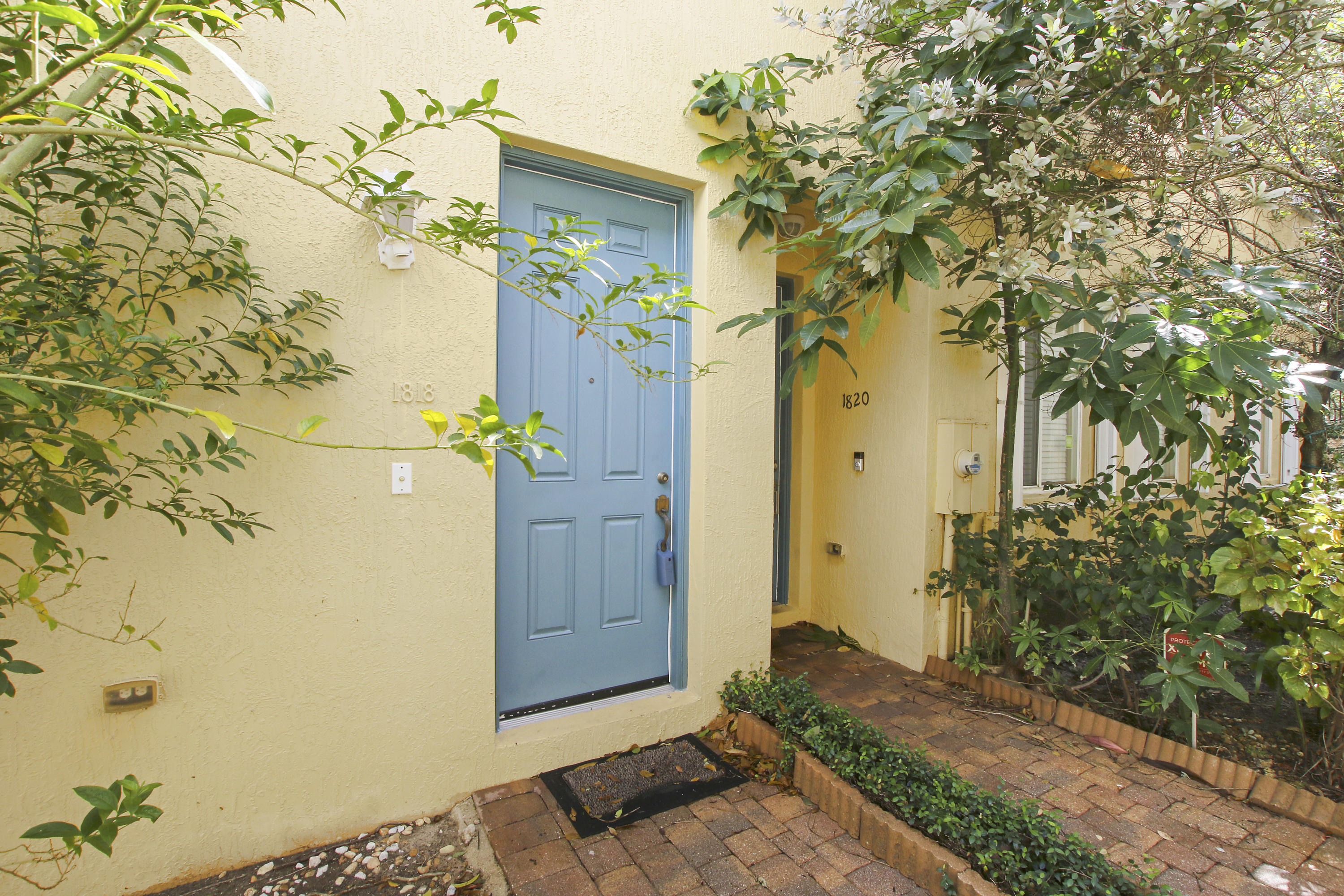 1818 Sonrisa Street Riviera Beach, FL 33404 - Photo 2 of 26 House-25