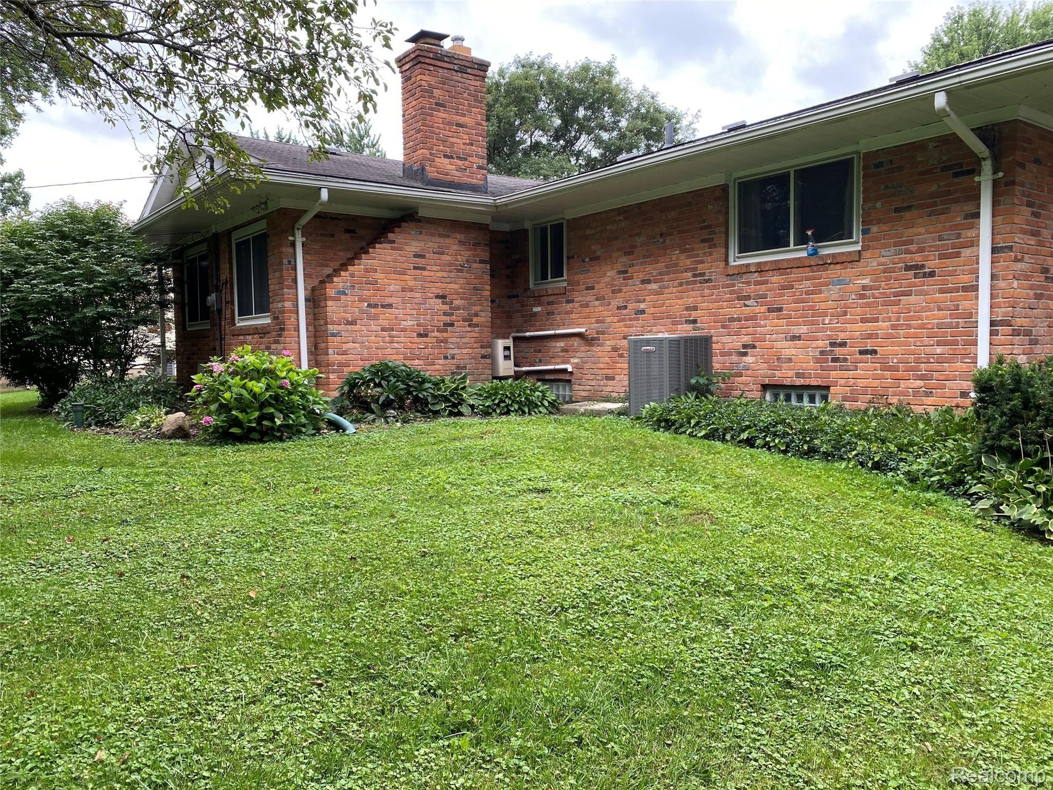 2711 Walbridge Drive Rochester, MI 48307 - Photo 52 of 53 B3F143E3-2299-4955-BAF5-2EA689DD71BD.jpeg
