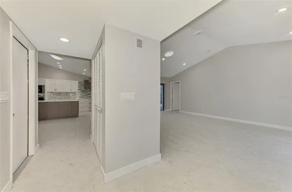 an empty room with windows and pillars in it