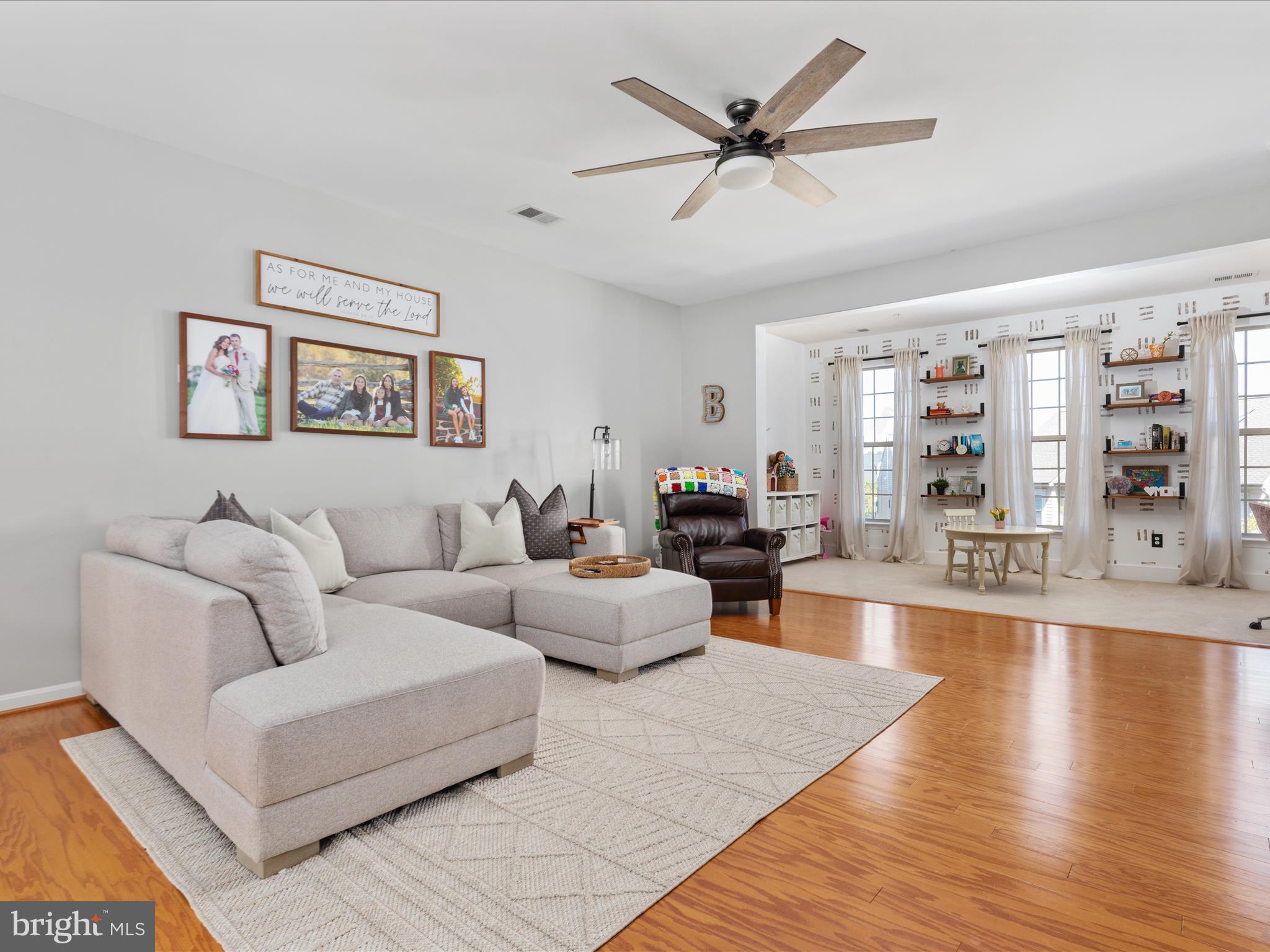 7734 Cedar Branch Drive Gainesville, VA 20155 - Photo 8 of 62 a living room with furniture