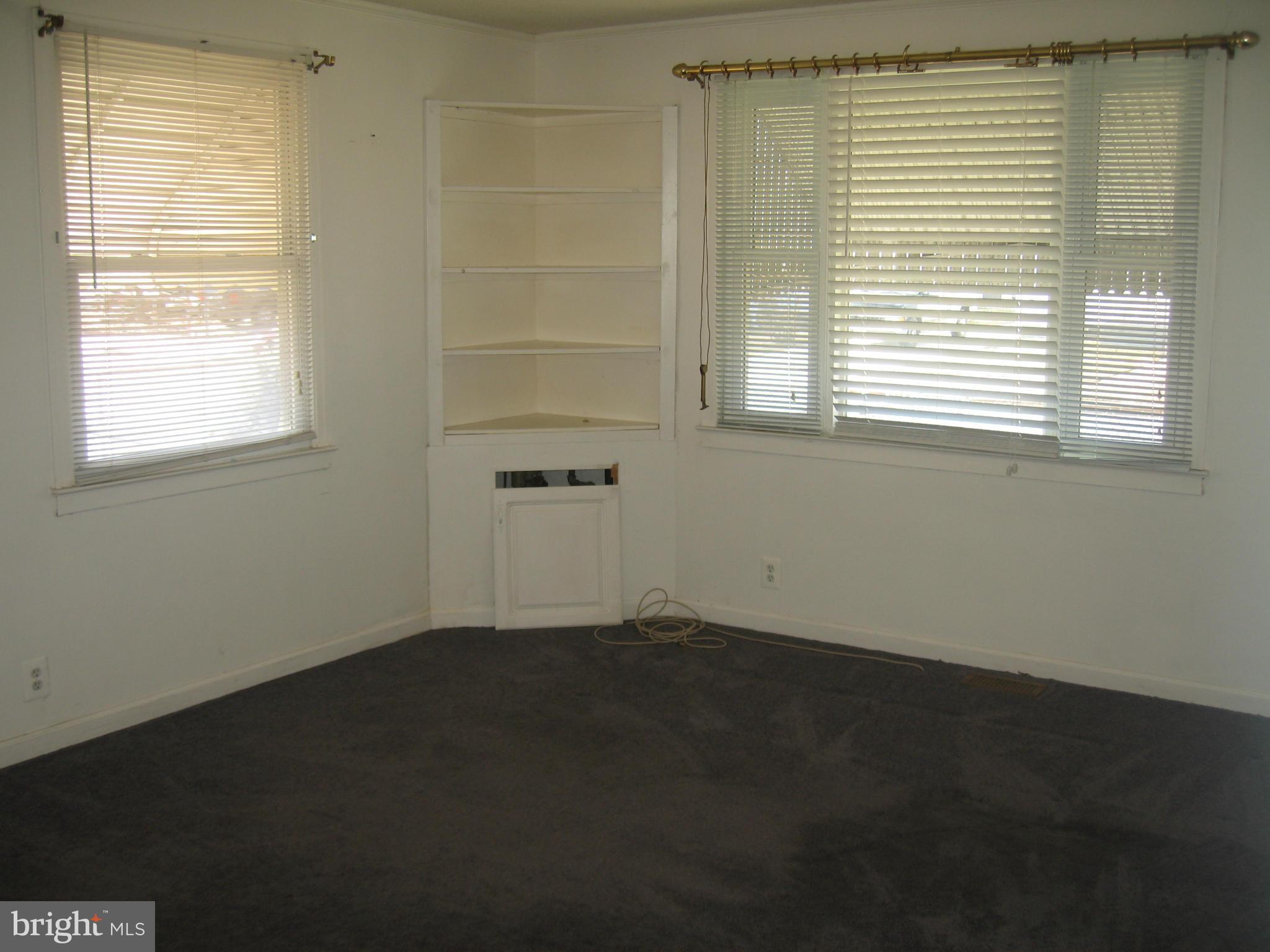 8200 Watersedge Road Baltimore, MD 21222 - Photo 3 of 27 Living Room 2