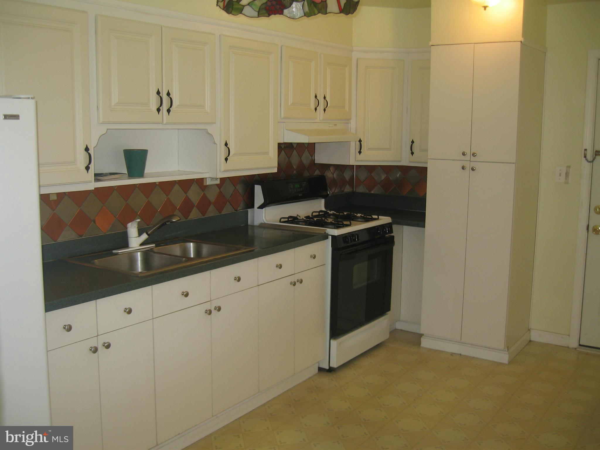 8200 Watersedge Road Baltimore, MD 21222 - Photo 4 of 27 Kitchen 1
