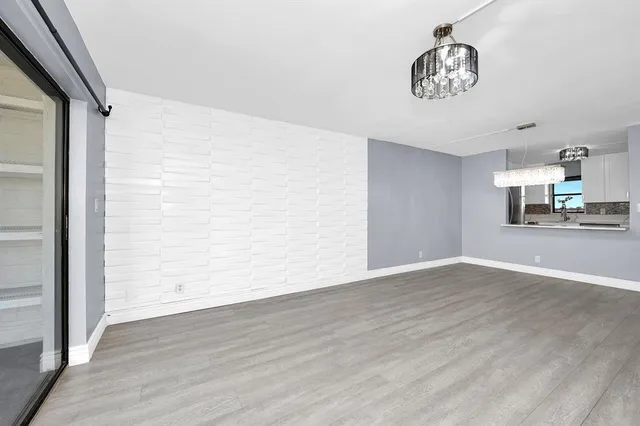 $2,000 | 9355 Southwest 8th Street, Unit 401, Boca Raton, FL 33428