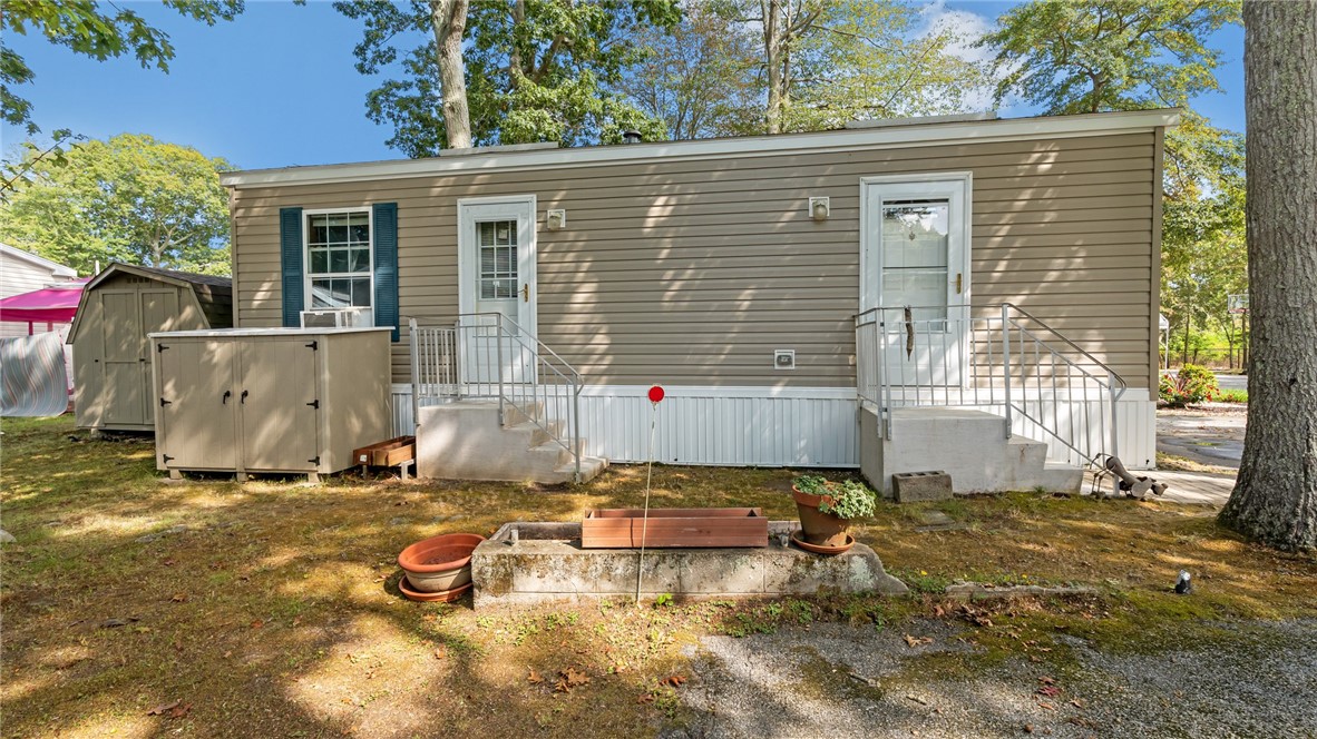 529 Forest Avenue Middletown, RI 02842 - Photo 2 of 17
