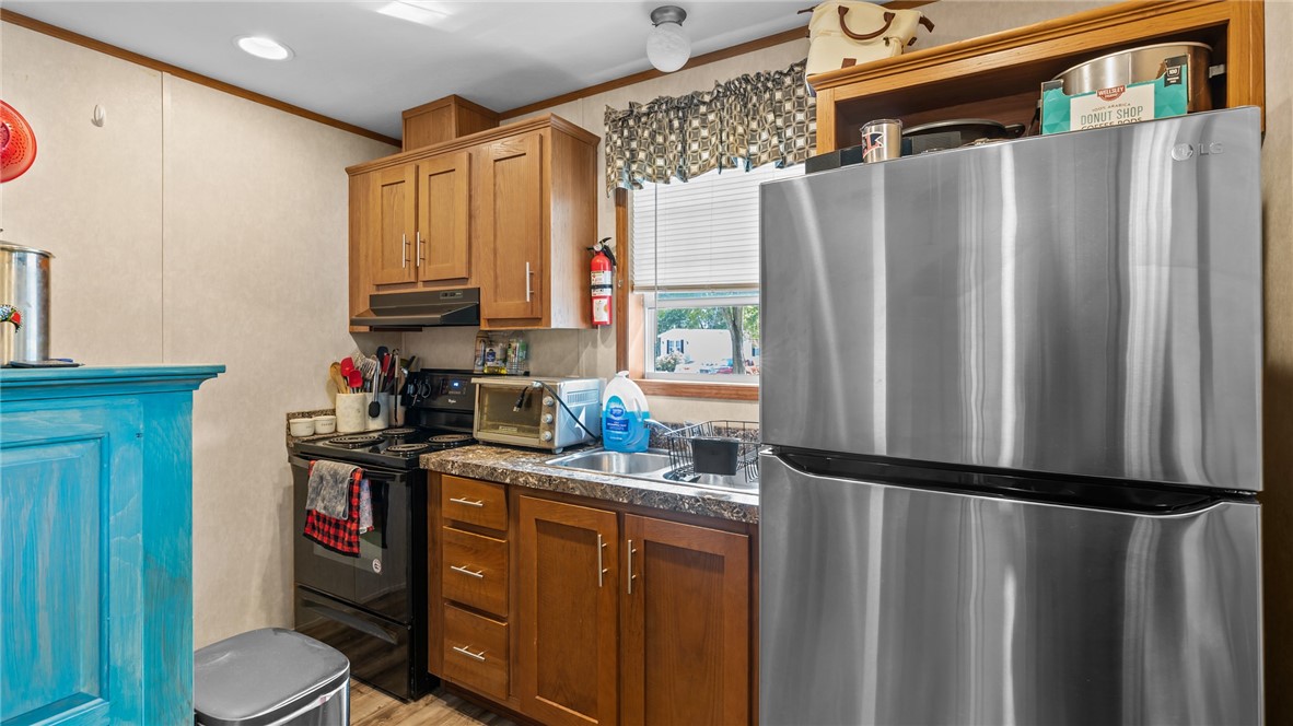 529 Forest Avenue Middletown, RI 02842 - Photo 3 of 17