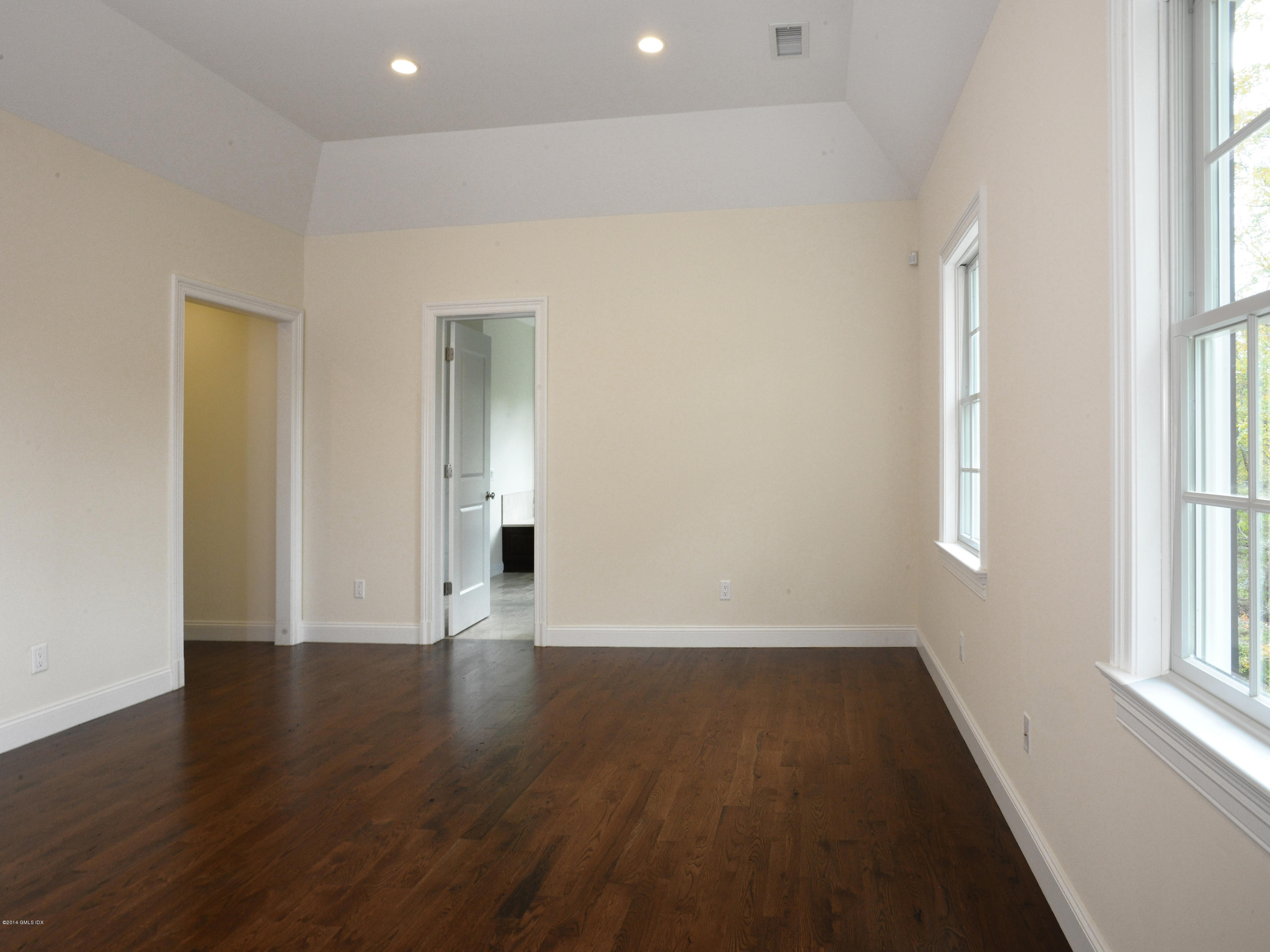 1087 Westover Road Stamford, CT 06902 - Photo 16 of 23 MBR-1