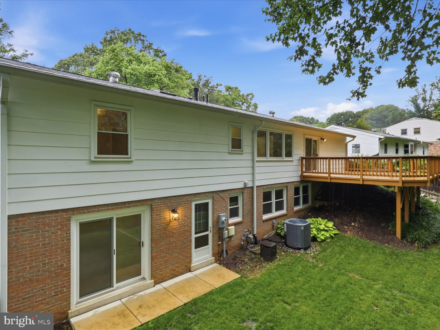 7218 Hadlow Drive Springfield, VA 22152 - Photo 35 of 42 Exterior Rear