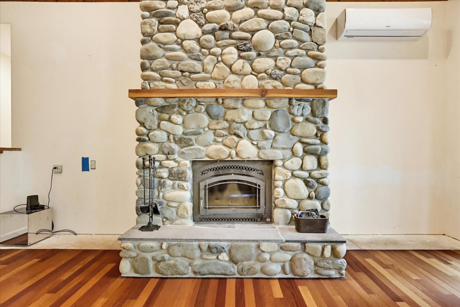 14517 North Bloomfield Road Nevada City, CA 95959 - Photo 9 of 78 a view of wooden floor with a fireplace in it