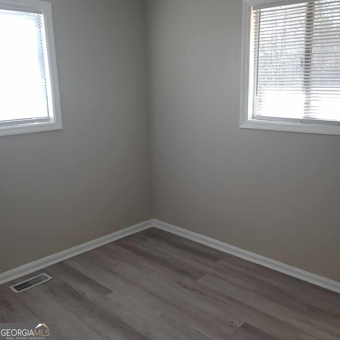 193 Frazier Drive Southeast Milledgeville, GA 31061 - Photo 32 of 38 an empty room with a window
