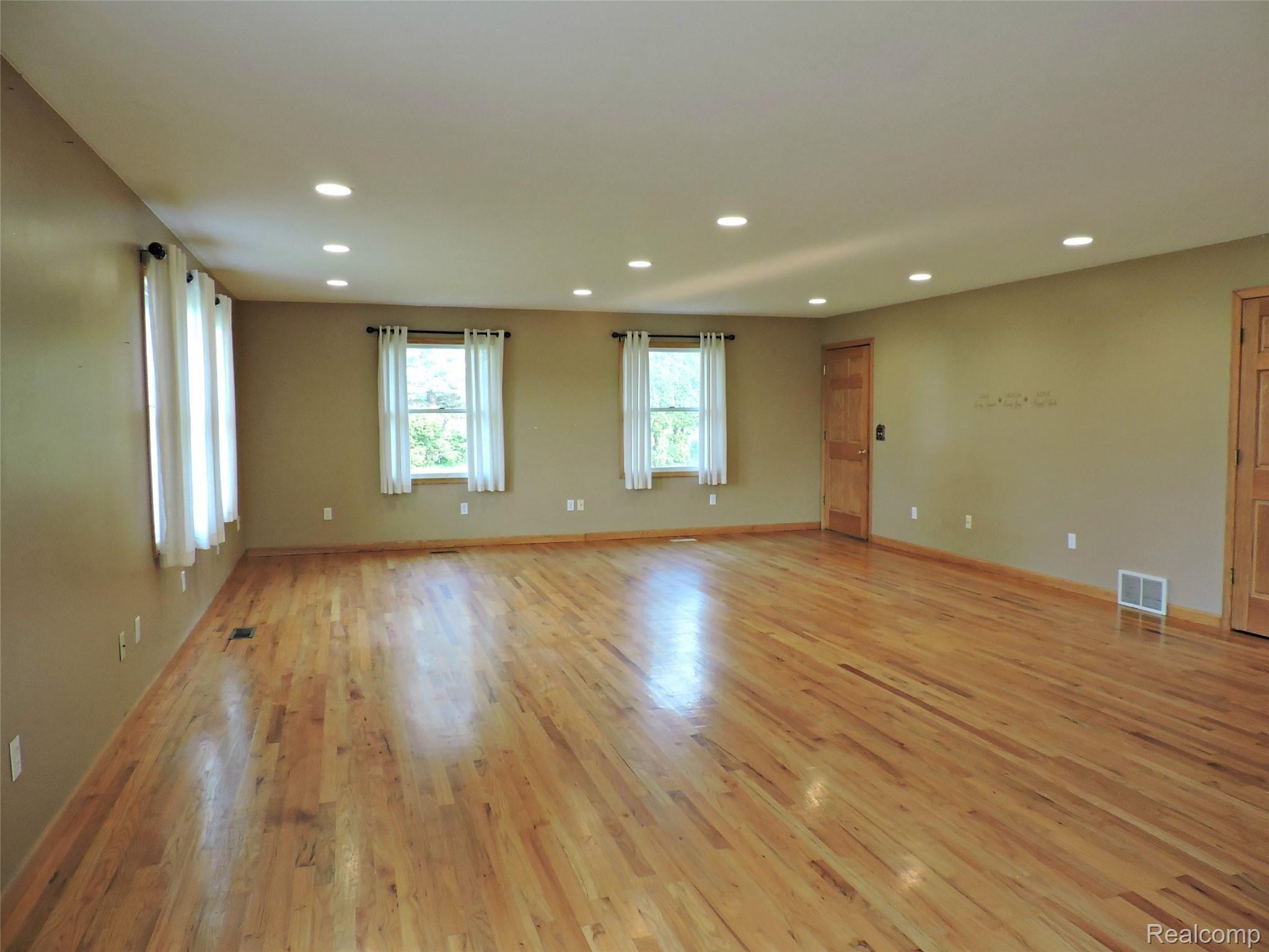 11342 East Carpenter Road Davison, MI 48423 - Photo 7 of 57 7.JPG
