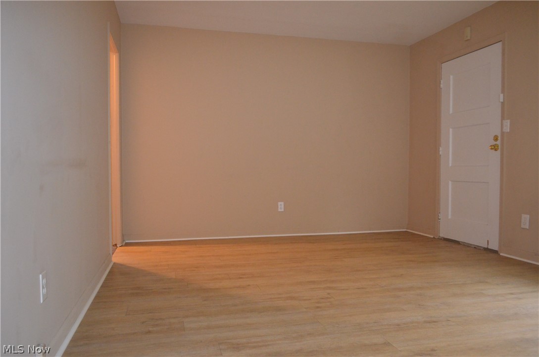 1920 Rookwood Road Cleveland, OH 44112 - Photo 7 of 21
