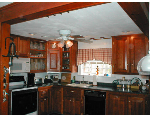 10 Pearl Street Extension Beverly, MA 01915 - Photo 3 of 6