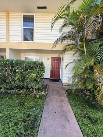 $3,200 | 3326 Farragut Street, Unit 6D, Hollywood, FL 33021