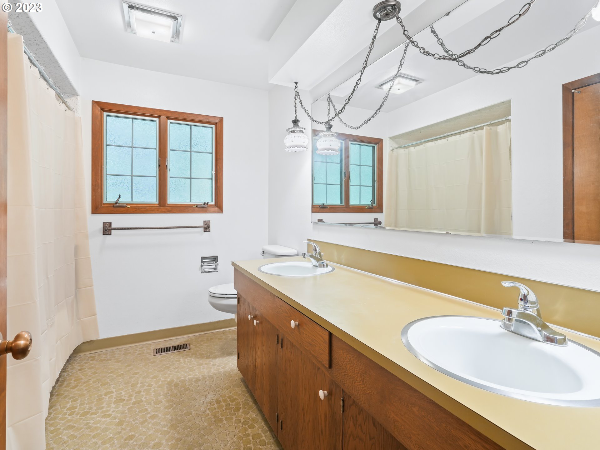 30115 Southeast Davis Road Estacada, OR 97023 - Photo 21 of 48 Bathroom