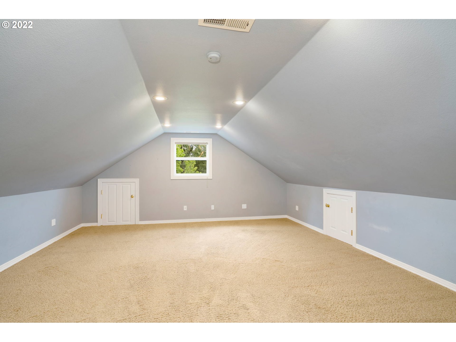 16410 Southeast Royer Road Damascus, OR 97089 - Photo 19 of 32 a view of an empty room with a window