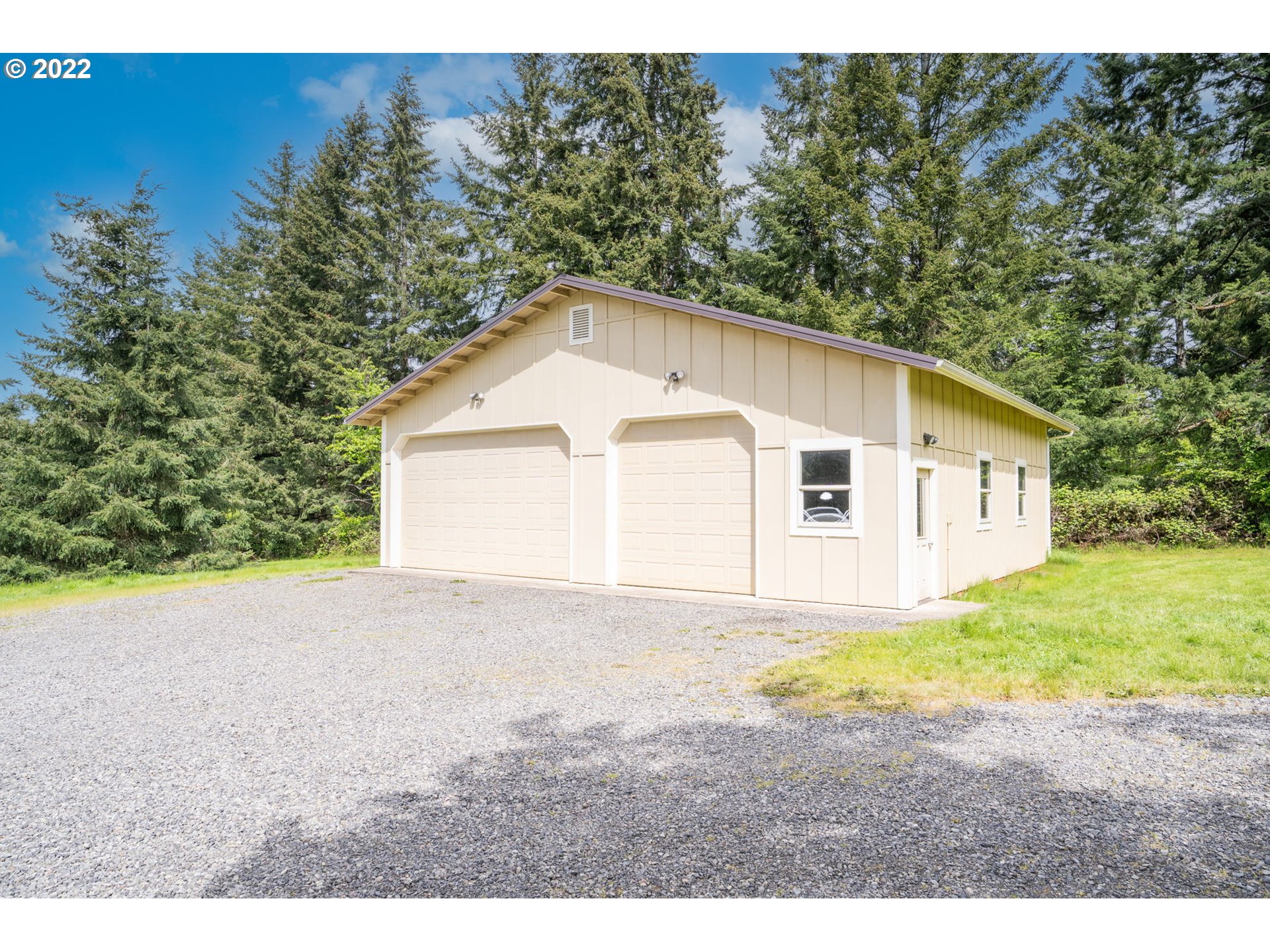 16410 Southeast Royer Road Damascus, OR 97089 - Photo 25 of 32 a view of a backyard of the house