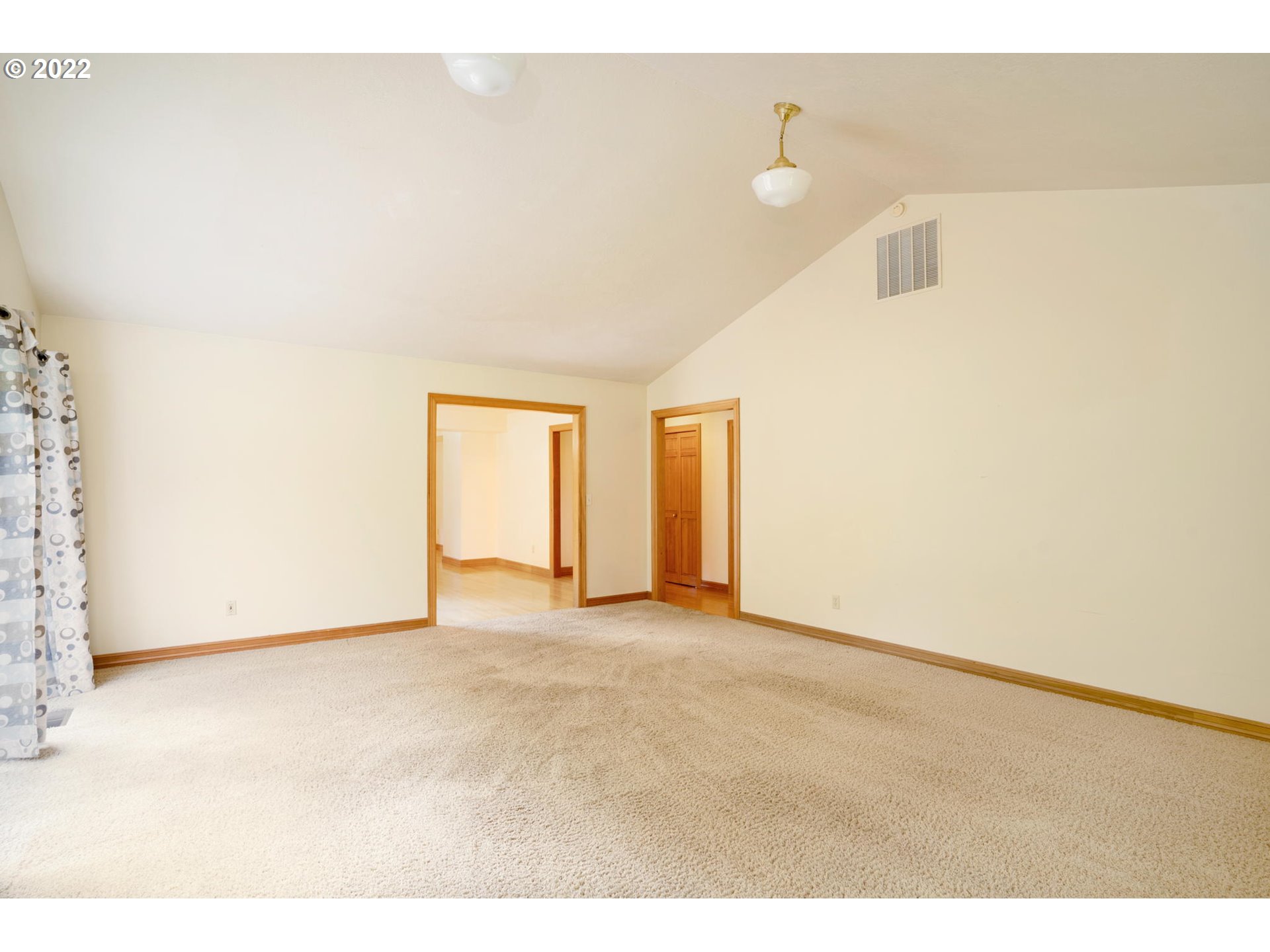 16410 Southeast Royer Road Damascus, OR 97089 - Photo 9 of 32 a view of an empty room