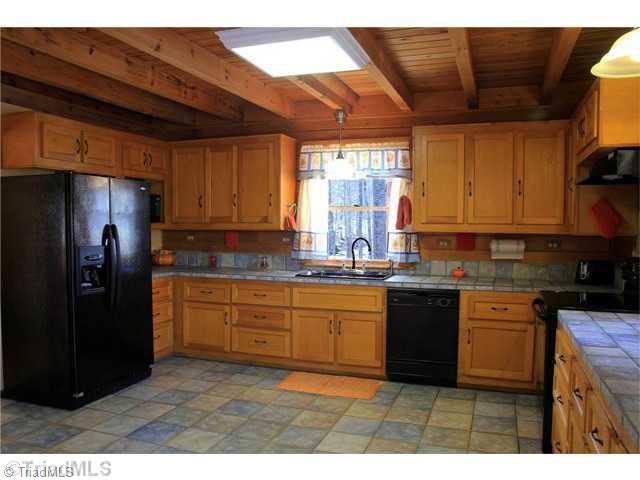 131 Staplewood Road Lexington, NC 27295 - Photo 4 of 14 Kitchen.